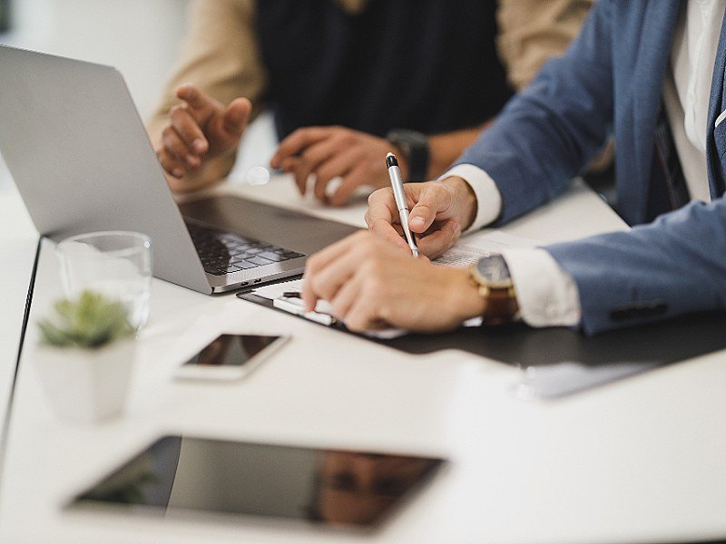 الخدمات القضائية والمحاماة